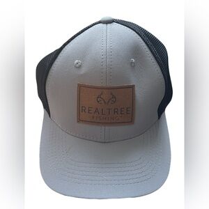 Realtree Fishing men’s Gray SnapBack hat NWT